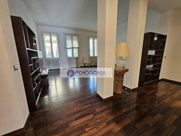 appartamento in vendita a Milano in zona Cadorna