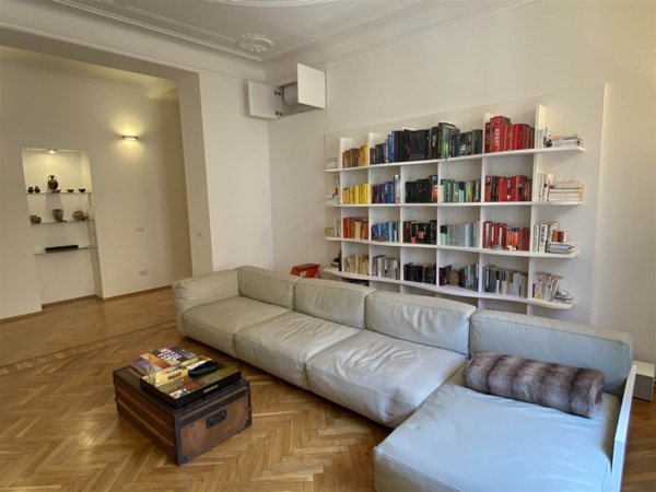 appartamento in vendita a Milano in zona Cinque Giornate