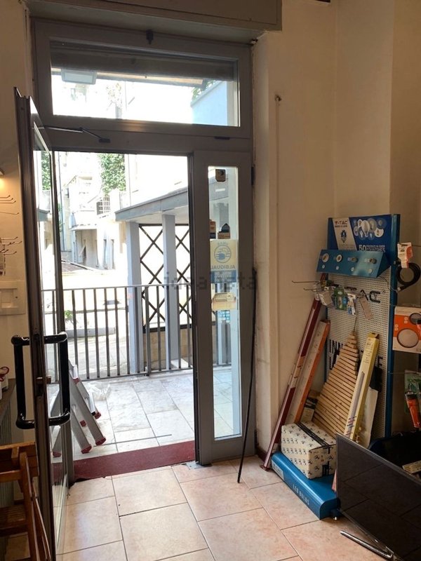 ufficio in vendita a Milano in zona Guastalla