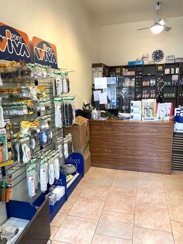 ufficio in vendita a Milano in zona Guastalla