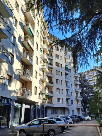 appartamento in vendita a Milano in zona Rembrandt