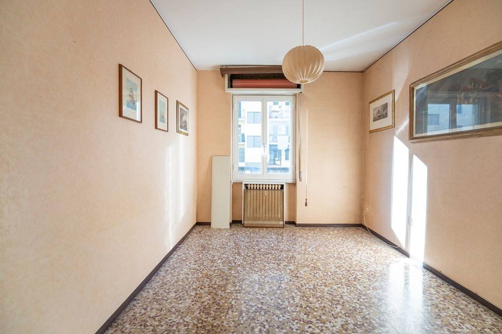 appartamento in vendita a Milano in zona Lorenteggio