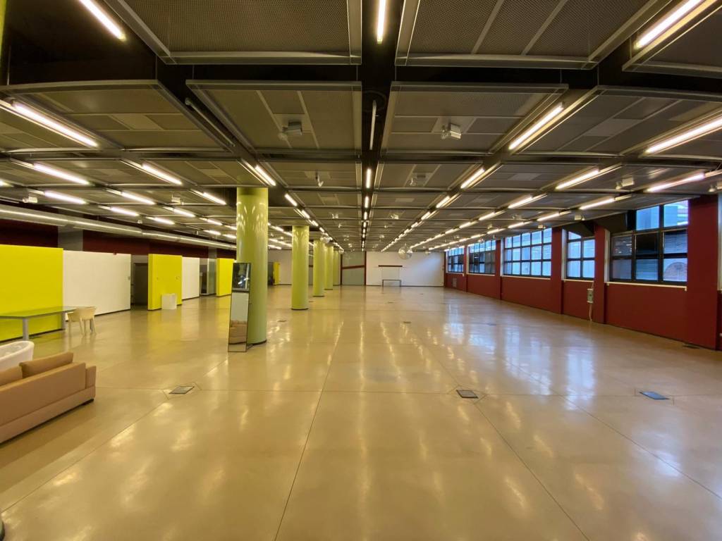negozio in vendita a Milano in zona Bovisa