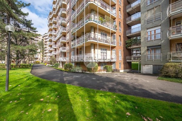 appartamento in vendita a Milano in zona Famagosta
