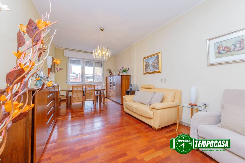 appartamento in vendita a Milano in zona Baggio