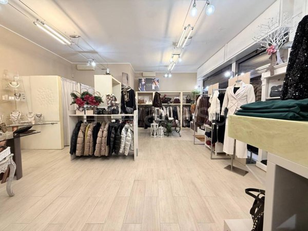 negozio in vendita a Milano in zona Gratosoglio