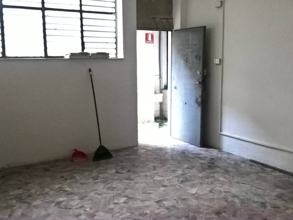 negozio in vendita a Milano in zona Crescenzago