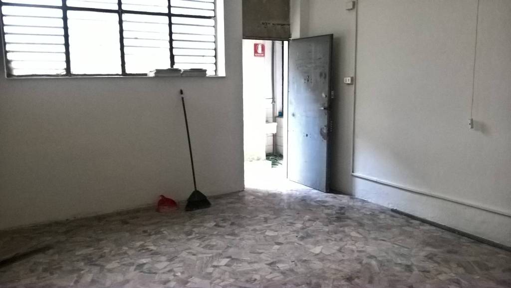 negozio in vendita a Milano in zona Crescenzago