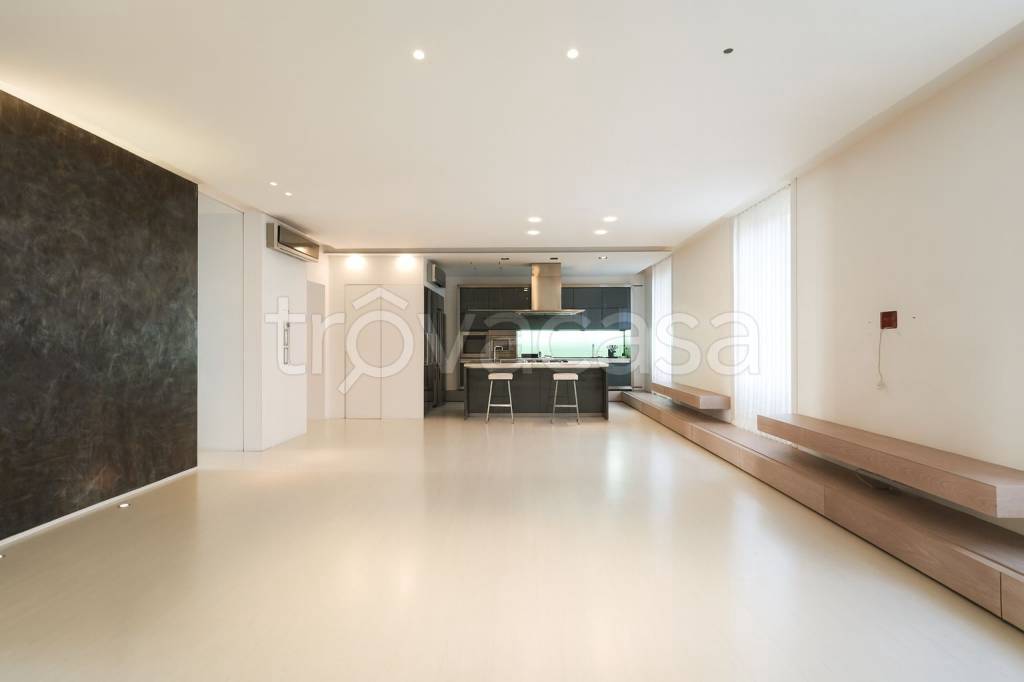 appartamento in vendita a Milano in zona Isola