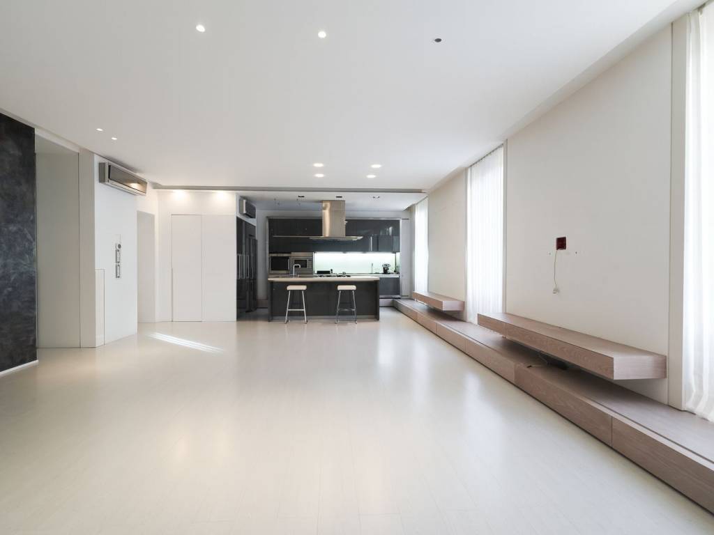 appartamento in vendita a Milano in zona Porta Nuova