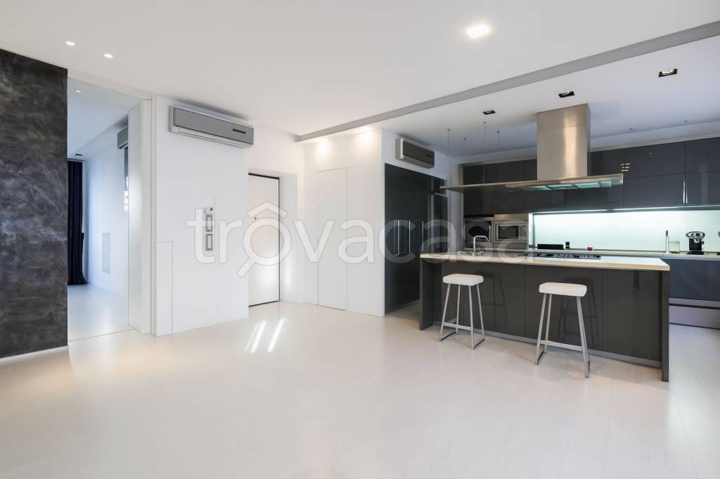 appartamento in vendita a Milano in zona Porta Garibaldi