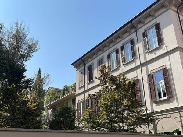 appartamento in vendita a Milano in zona Porta Nuova