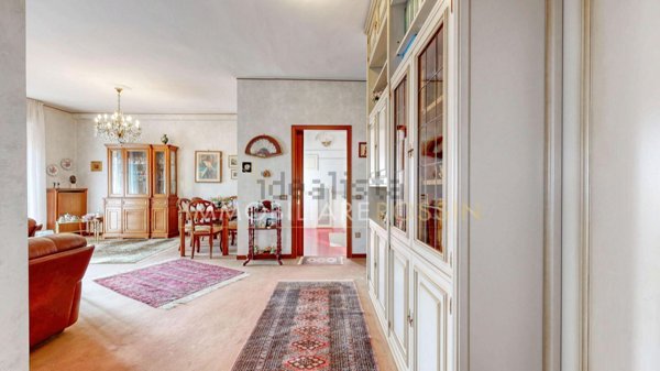 appartamento in vendita a Milano in zona Famagosta