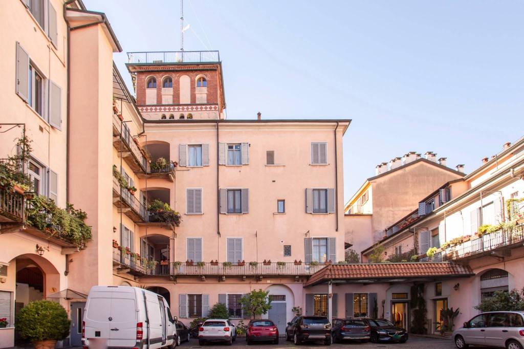 appartamento in vendita a Milano in zona Bocconi