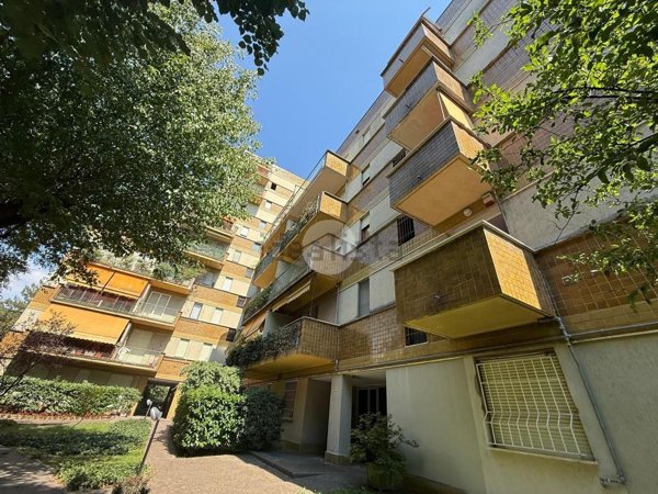 appartamento in vendita a Milano in zona Lorenteggio