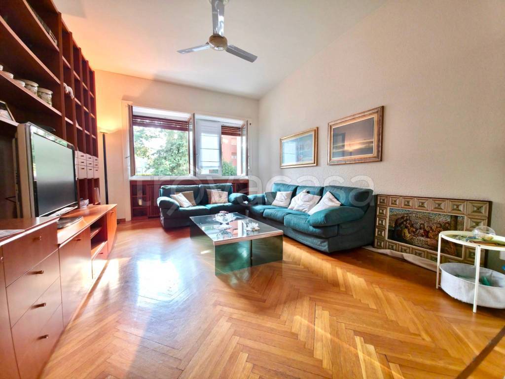 appartamento in vendita a Milano in zona Sempione