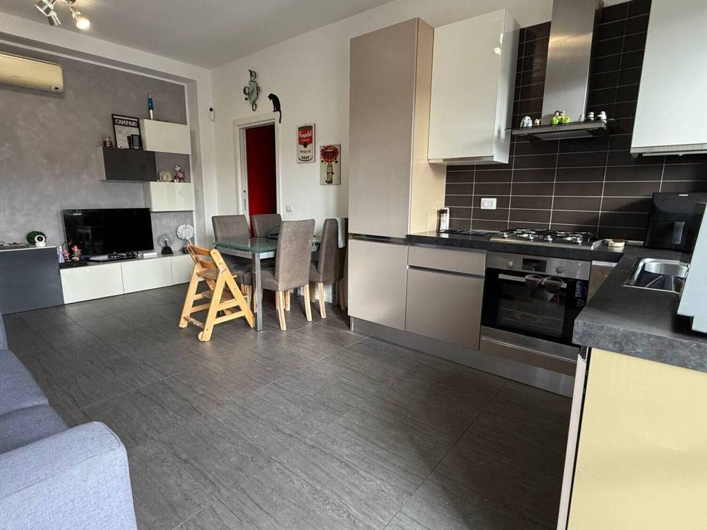 appartamento in vendita a Milano in zona Famagosta