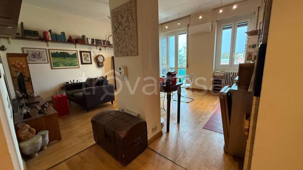 appartamento in vendita a Milano in zona Famagosta