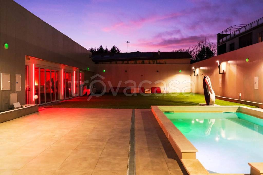 negozio in vendita a Milano in zona Affori