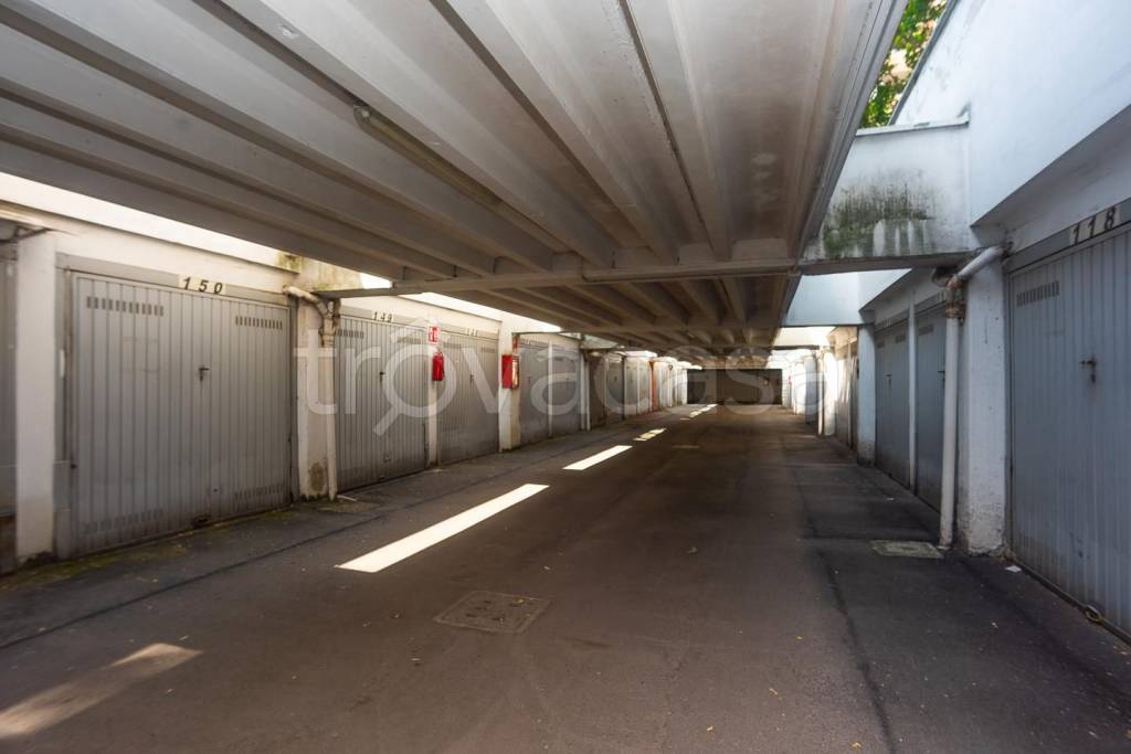 ufficio in vendita a Milano in zona Corvetto