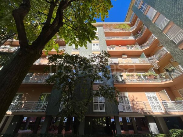 appartamento in vendita a Milano in zona Cascina dei Pomi