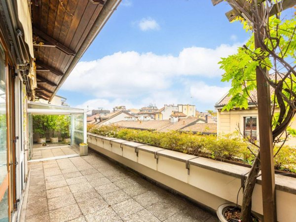 ufficio in vendita a Milano in zona Porta Garibaldi