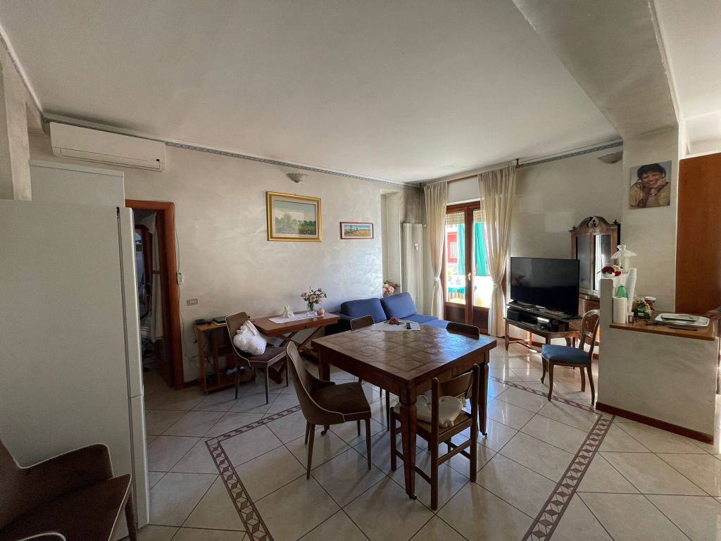 appartamento in vendita a Milano in zona Corvetto