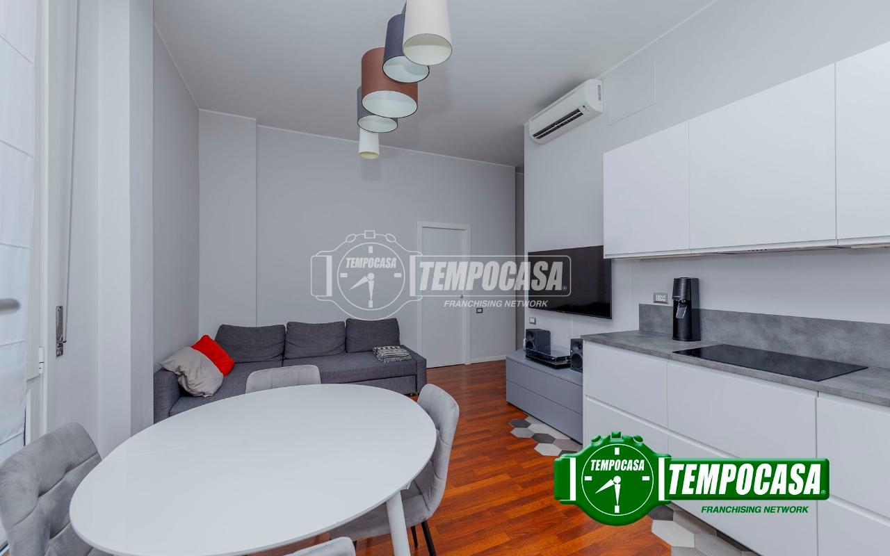 appartamento in vendita a Milano in zona Sant'Ambrogio