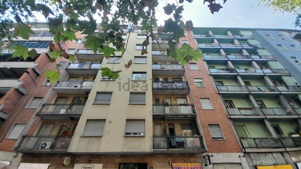 appartamento in vendita a Milano in zona Lorenteggio