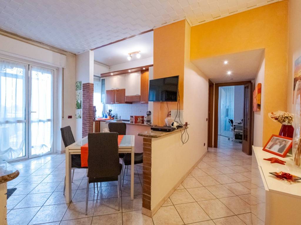 appartamento in vendita a Milano in zona Baggio