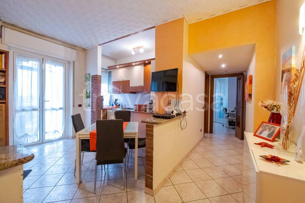 appartamento in vendita a Milano in zona Baggio