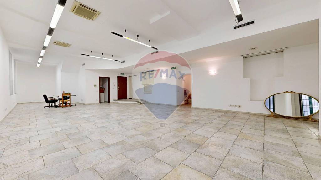 negozio in vendita a Milano in zona Città Studi