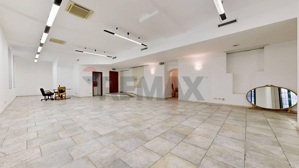 negozio in vendita a Milano in zona Città Studi