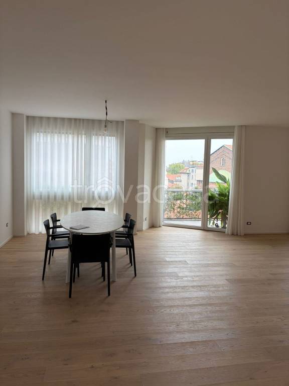 appartamento in vendita a Milano in zona Sempione