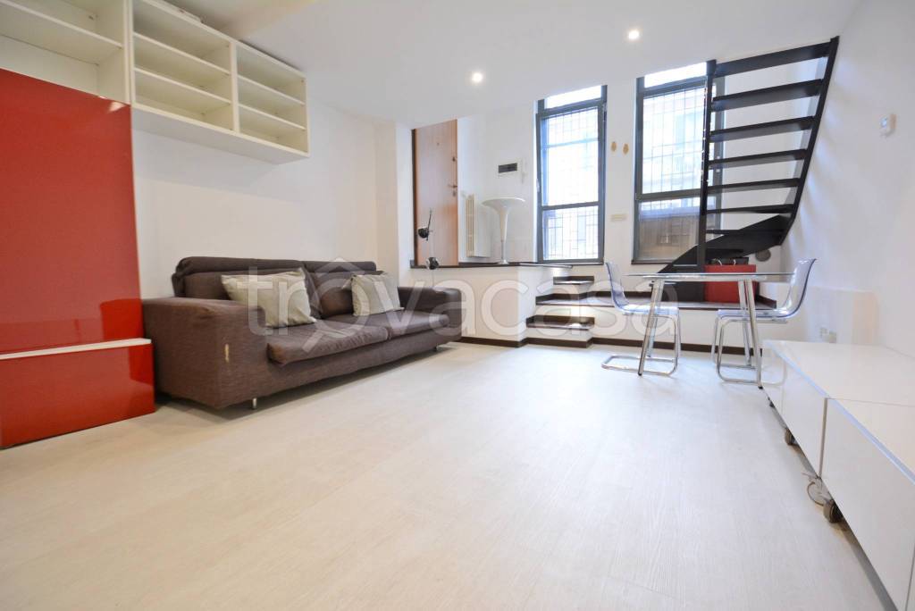 appartamento in vendita a Milano in zona Lorenteggio