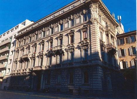 appartamento in vendita a Milano in zona Sant'Ambrogio