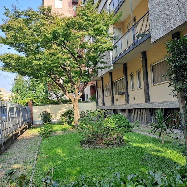 appartamento in vendita a Milano in zona Sempione