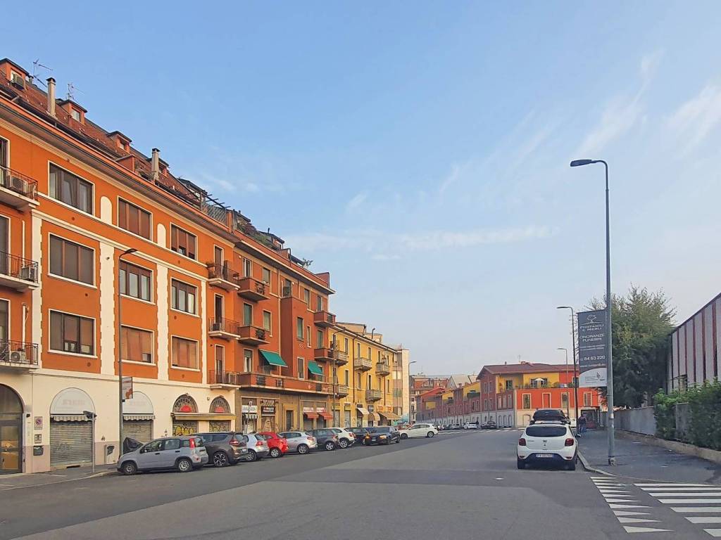 appartamento in vendita a Milano in zona Famagosta