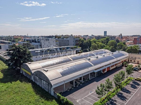 negozio in vendita a Milano in zona Adriano