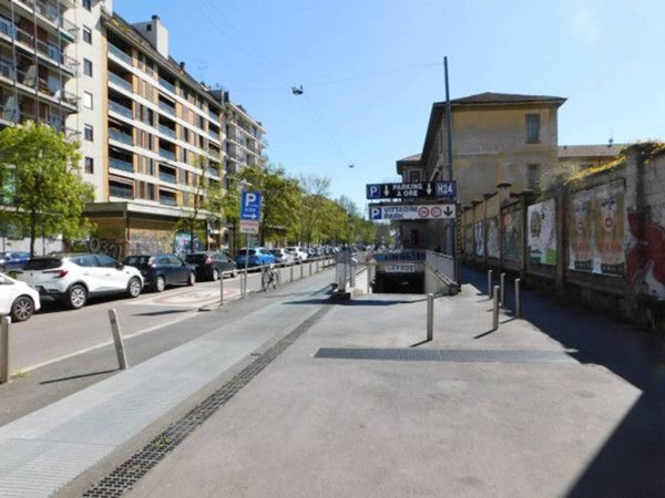 negozio in vendita a Milano in zona Bocconi