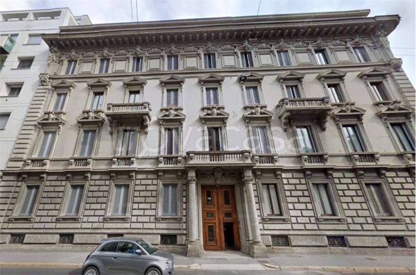 appartamento in vendita a Milano in zona Sant'Ambrogio