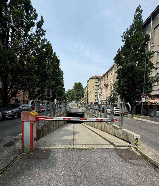 locale commerciale in vendita a Milano