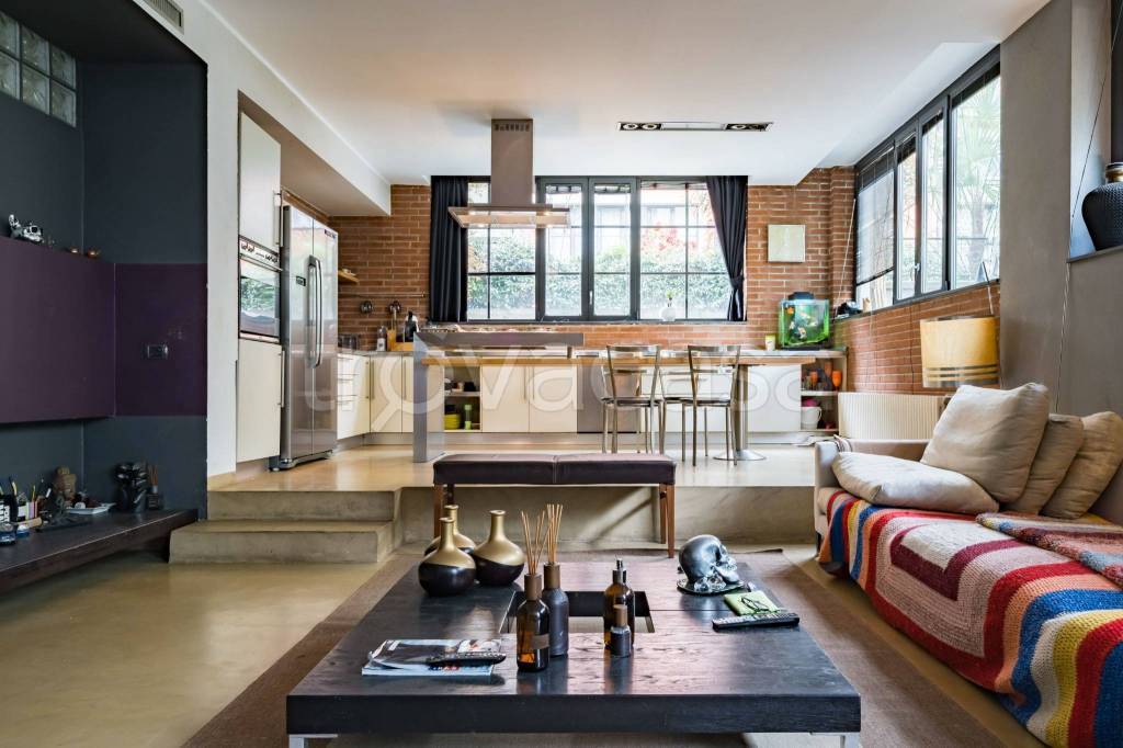 appartamento in vendita a Milano in zona Morivione