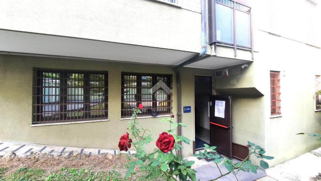 locale commerciale in vendita a Milano in zona Gorla