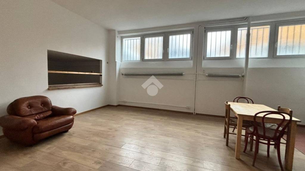 negozio in vendita a Milano in zona Bovisa