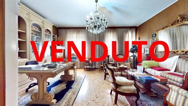 appartamento in vendita a Milano in zona Casoretto