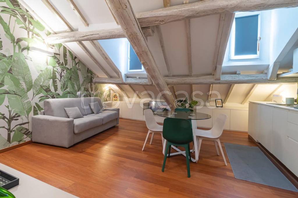 appartamento in vendita a Milano in zona Porta Genova