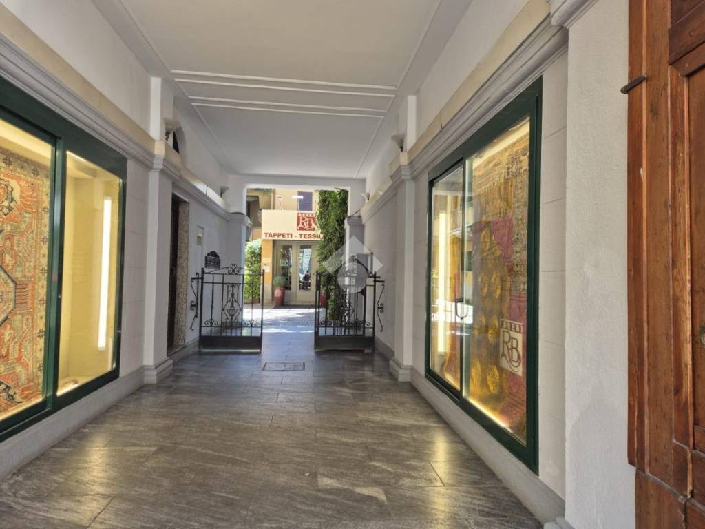 negozio in vendita a Milano in zona Solari