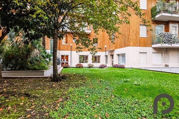 appartamento in vendita a Milano in zona Lorenteggio