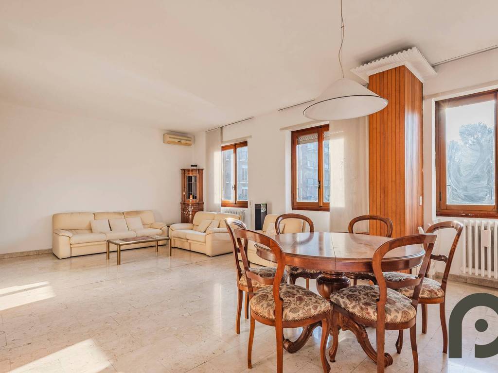 appartamento in vendita a Milano in zona Lorenteggio